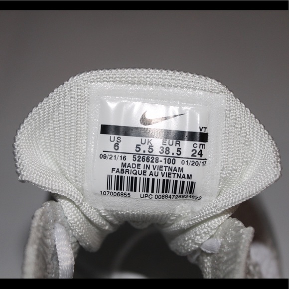 New Nike Flyknit Racer White Women Sneakers Size 6 - Picture 8 of 8